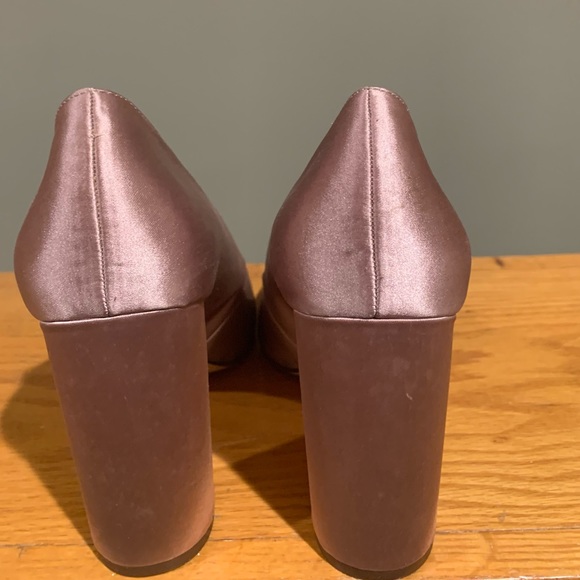 Pink satin shoes - Picture 2 of 3